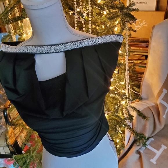 New Showpo Revolve HALTER pearl NECKLINE Keyhole TOP IN BLACK sz XS ruched - Picture 2 of 13